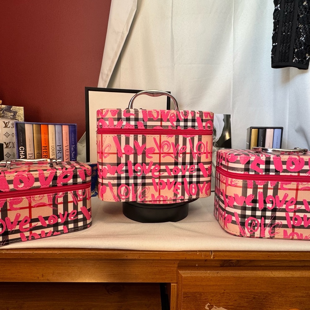 Fashion Pink Love Graffiti Cosmetic Case NWOT, 3 piece set